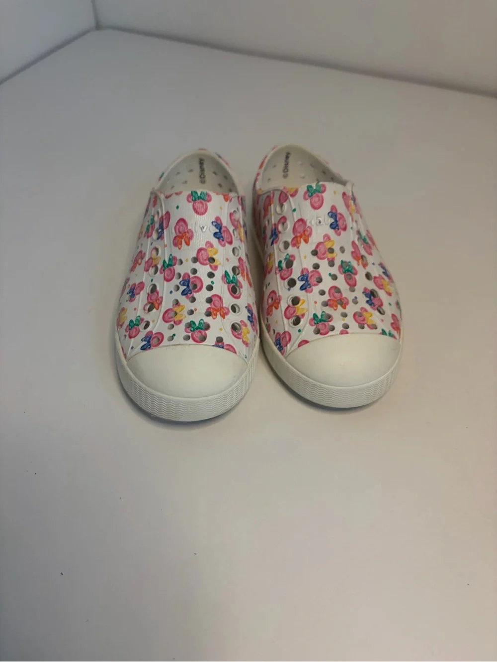 Native Disney Collaboration Girls Water Shoes White with/Minnie Mouse Size 9